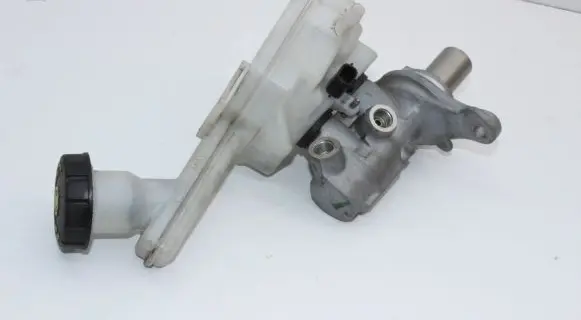 Nissan Juke I F15 Master brake cylinder