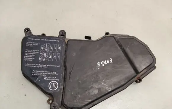 Porsche Cayenne (9PA) Fuse box cover 7L0937576B