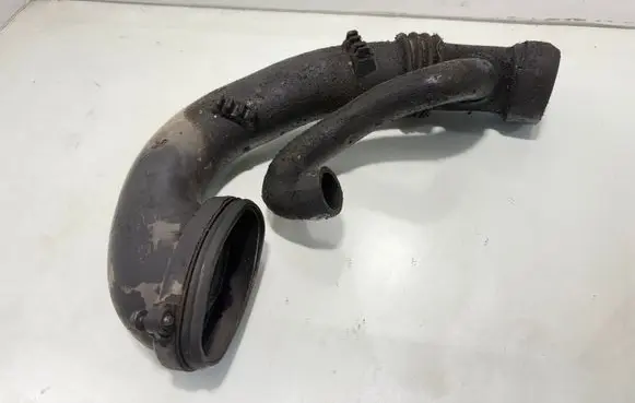 BMW 5 E60 E61 Turbo air intake inlet pipe/hose 7786013
