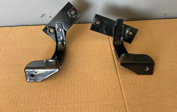 Chevrolet Corvette Radiator mount bracket 33528 33526