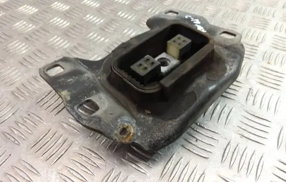 Ford C-MAX II Engine mount bracket V61-7M121