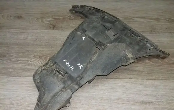 Volvo V70 Front bumper mounting bracket 08693181