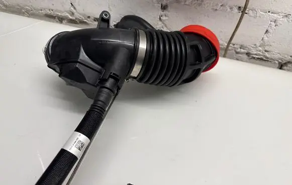 BMW X6 G06 Air intake hose/pipe 8596829