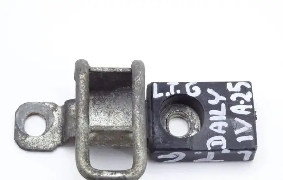 Iveco Daily 4th gen Rear door lock loop/hook striker 