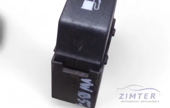 Volkswagen PASSAT B5.5 Fuel tank opening switch 1J0959833A