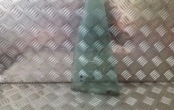 Opel Astra G Rear vent window glass 