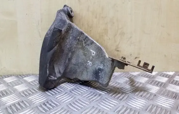 Volkswagen Crafter Engine mounting bracket