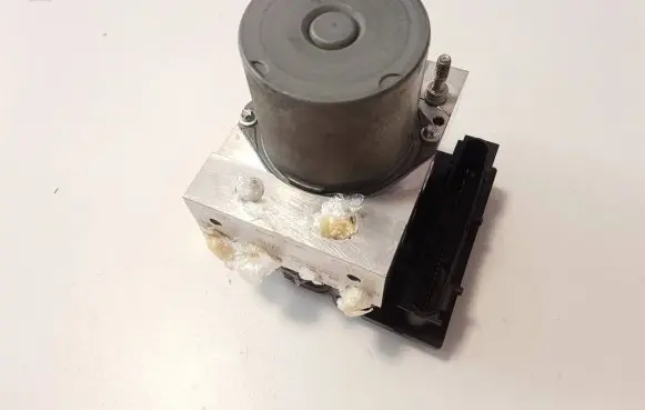 Land Rover Discovery 3 - LR3 ABS Pump 0265234074 469L5080904 0265950337