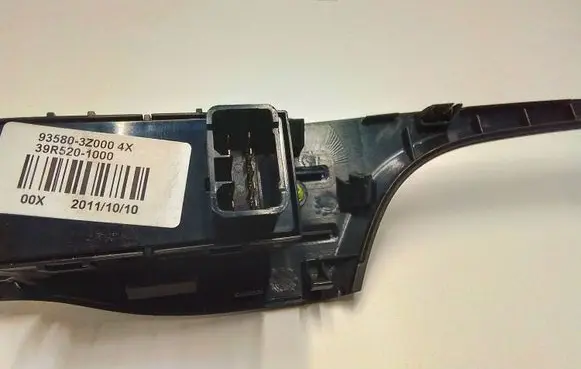 Hyundai i40 Electric window control switch 935803Z000 39R5201000