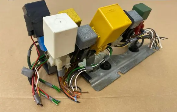 Jaguar XJS Fuse module DAC4613 4DB003425 0332014113