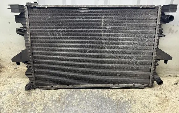 Volkswagen Transporter - Caravelle T5 Coolant radiator 7H0121253J