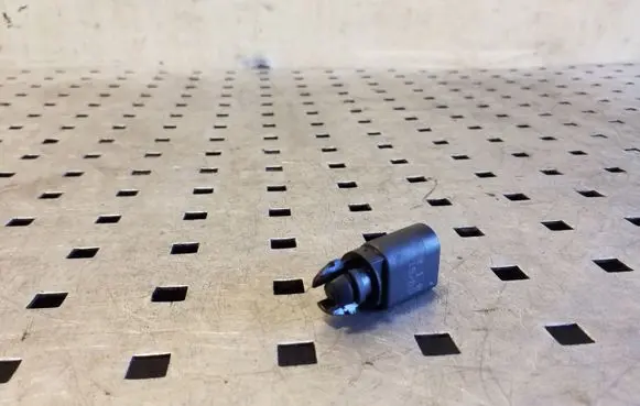Volkswagen Tiguan Outside/exterior temperature sensor 8Z0820535