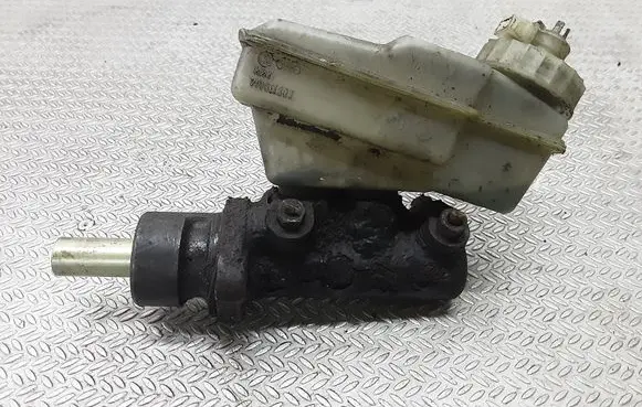 Volkswagen Transporter - Caravelle T4 Master brake cylinder 701611303