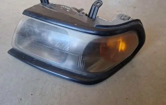 Mitsubishi Pajero Sport I Headlight/headlamp