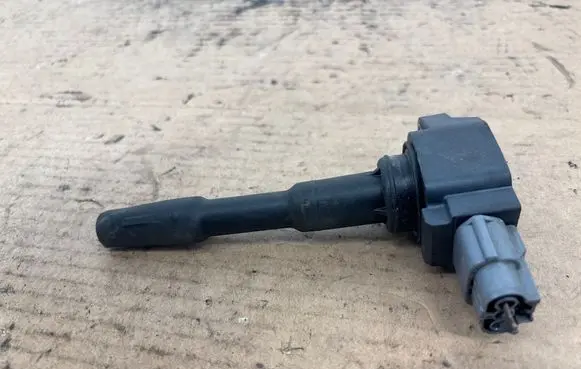 Nissan Juke I F15 High voltage ignition coil R3303C00100 0991124822