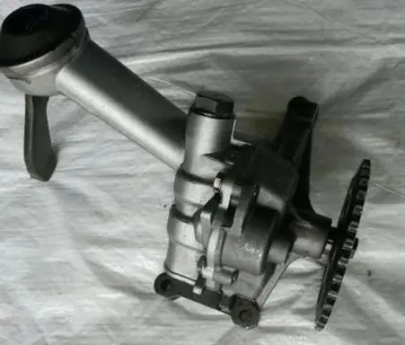 Mercedes-Benz E W124 Oil pump 6021810001