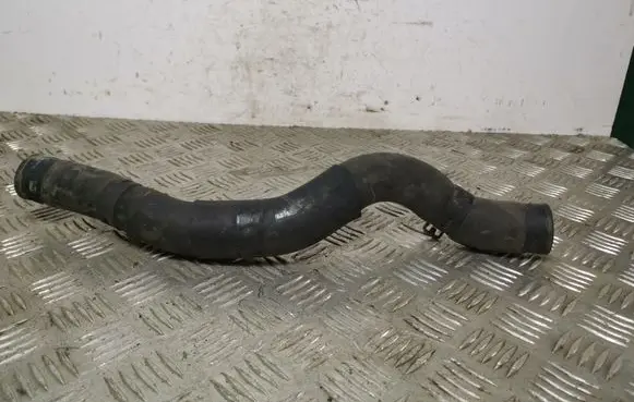 Coolant pipe/hose