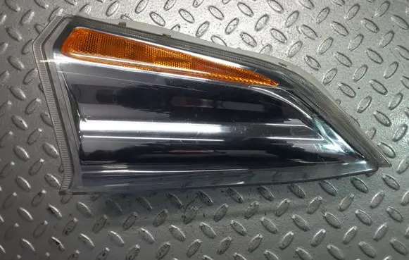 Nissan Leaf I (ZE0) Front indicator light