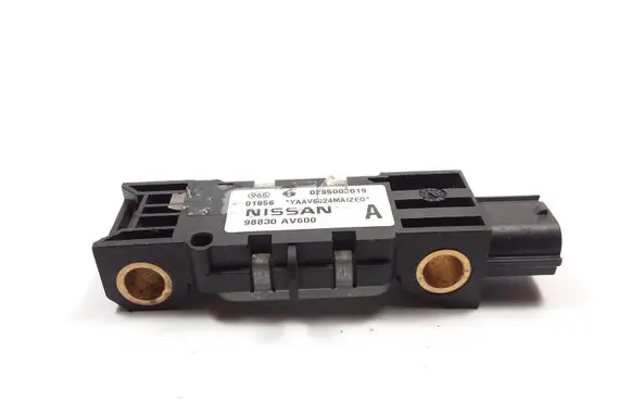 Nissan Primera Airbag deployment crash/impact sensor 0285003019 98830AV600