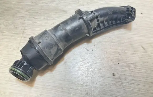 Volvo XC90 Engine coolant pipe/hose 31331636