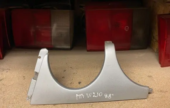 Mercedes-Benz E W210 Under headlight/headlamp trim 2108200112 2108200112LI