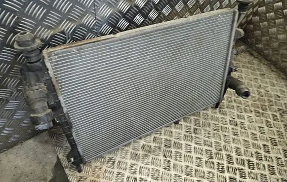Ford Mondeo Mk III Coolant radiator 2S718C342AF