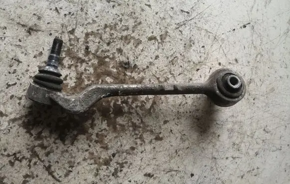 BMW 1 E81 E87 Front lower control arm/wishbone 6763699L