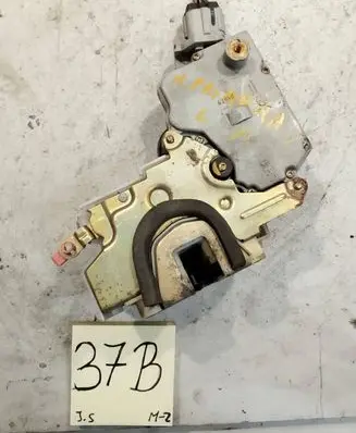 Nissan Primera Front door lock 805012F000