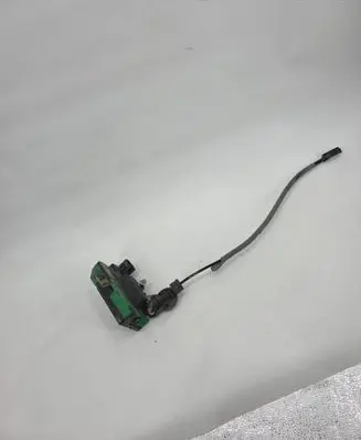 Volvo XC90 Front door lock 30663047