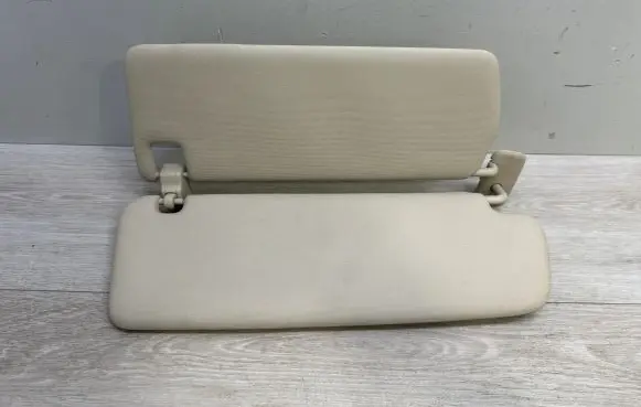 Volkswagen Touareg II Sun visor 7P0857551