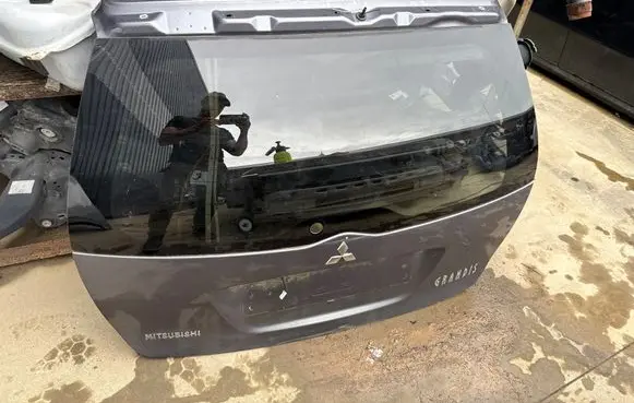 Mitsubishi Grandis Tailgate/trunk/boot lid