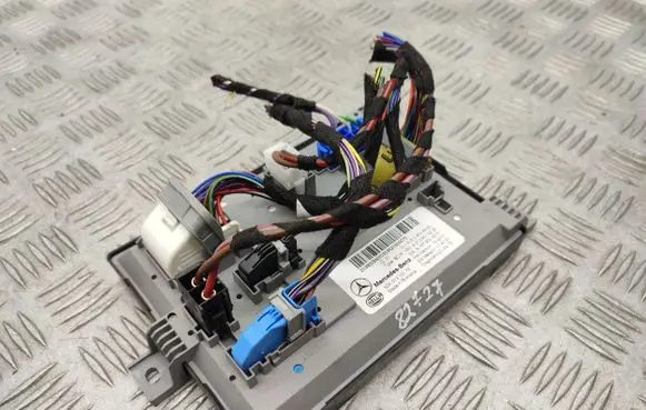 Mercedes-Benz E W213 SAM control unit A2139009922 A2139015306 A1679024501