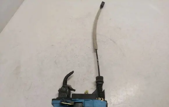 Volvo S60 Front door lock 8650546