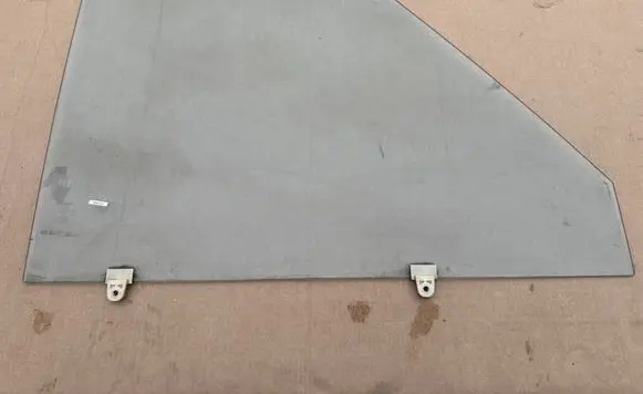 Nissan Patrol Y60 Front door window glass four-door 80300C7110