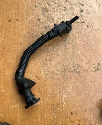 BMW 3 E92 E93 Breather hose/pipe 7553949 11157553949