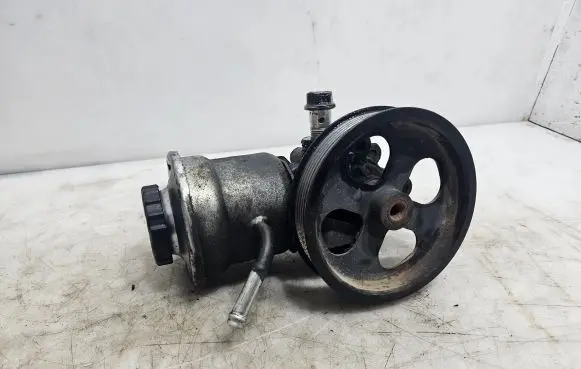 Toyota Avensis T250 Power steering pump
