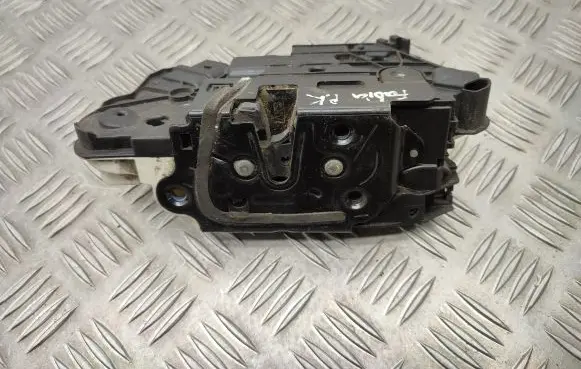 Skoda Fabia Mk2 (5J) Front door lock 5N1837015C