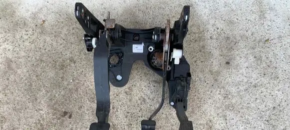 Opel Astra J Pedal assembly 13354331 13252702