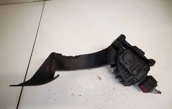 Chrysler 200 Accelerator throttle pedal 04581697aa