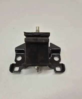Nissan Navara D40 Engine mount bracket 11220EB300