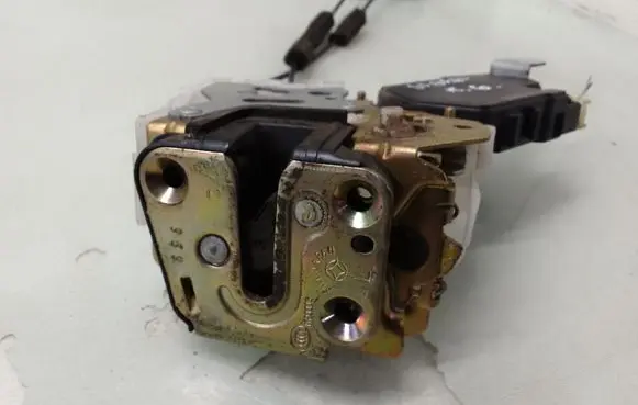 Subaru Forester SG Rear door lock 