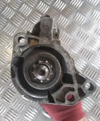 Volkswagen PASSAT B4 Starter motor 0001110001 068911023G