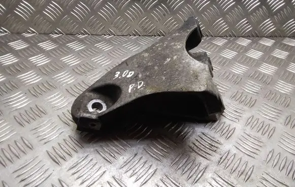 Volkswagen Touareg I Engine mounting bracket 7L6199308B