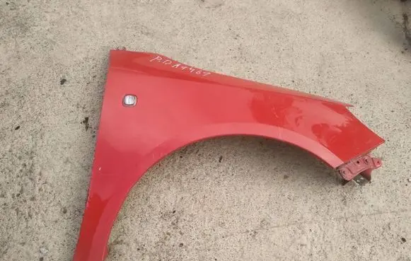 Skoda Roomster (5J) Fender raudonas