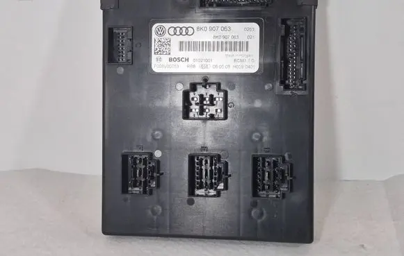Audi A4 S4 B8 8K Comfort/convenience module 8K0907063 F005V00753