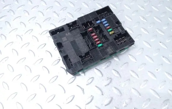 Dacia Sandero III Fuse module 284B64435R