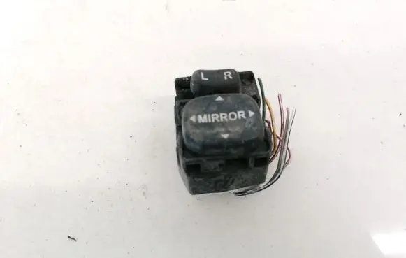 Toyota Avensis T250 Wing mirror switch 183574