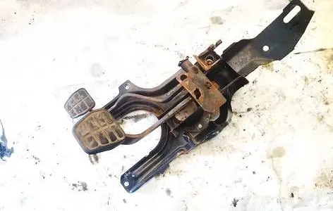 Volkswagen Golf II Clutch pedal 