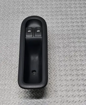 Renault Twingo II Electric window control switch 8200356513 1272210