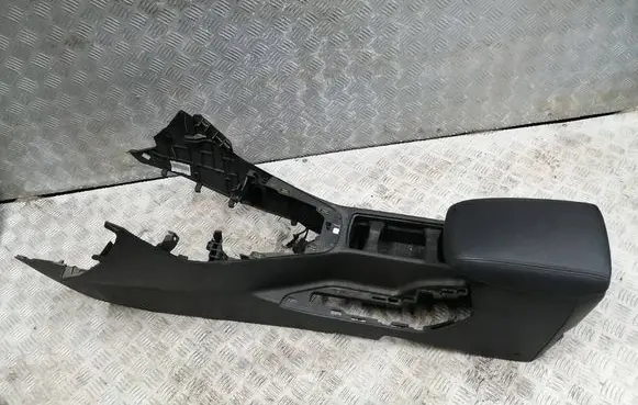Ford Focus Center console 
